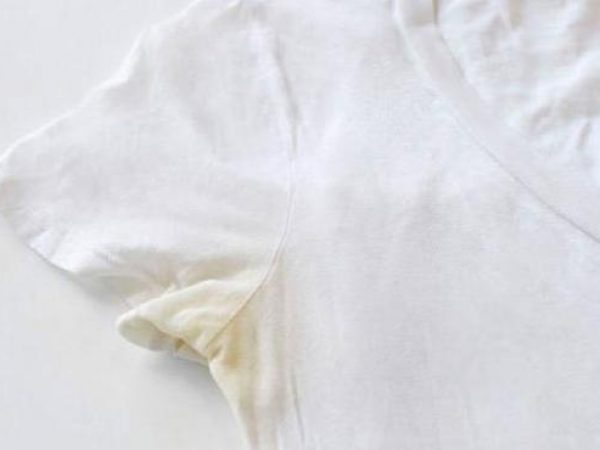 El truco que necesitas conocer para dejar tu ropa blanca libre de manchas