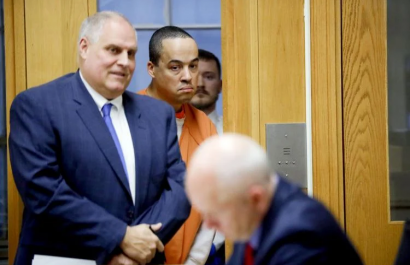 Un hombre es procesado por el crimen de sus padres y el incendio de su vivienda en Massachusetts