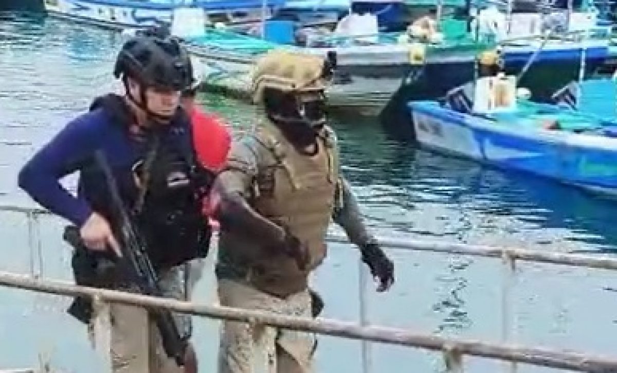 Un tiroteo entre embarcaciones en altamar, frente a las costas de Manta, dejó al menos un herido. (captura)