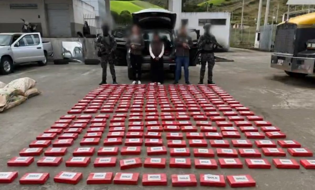 Mujer fue detenida por el delito de trafico de drogas en Tulcán.