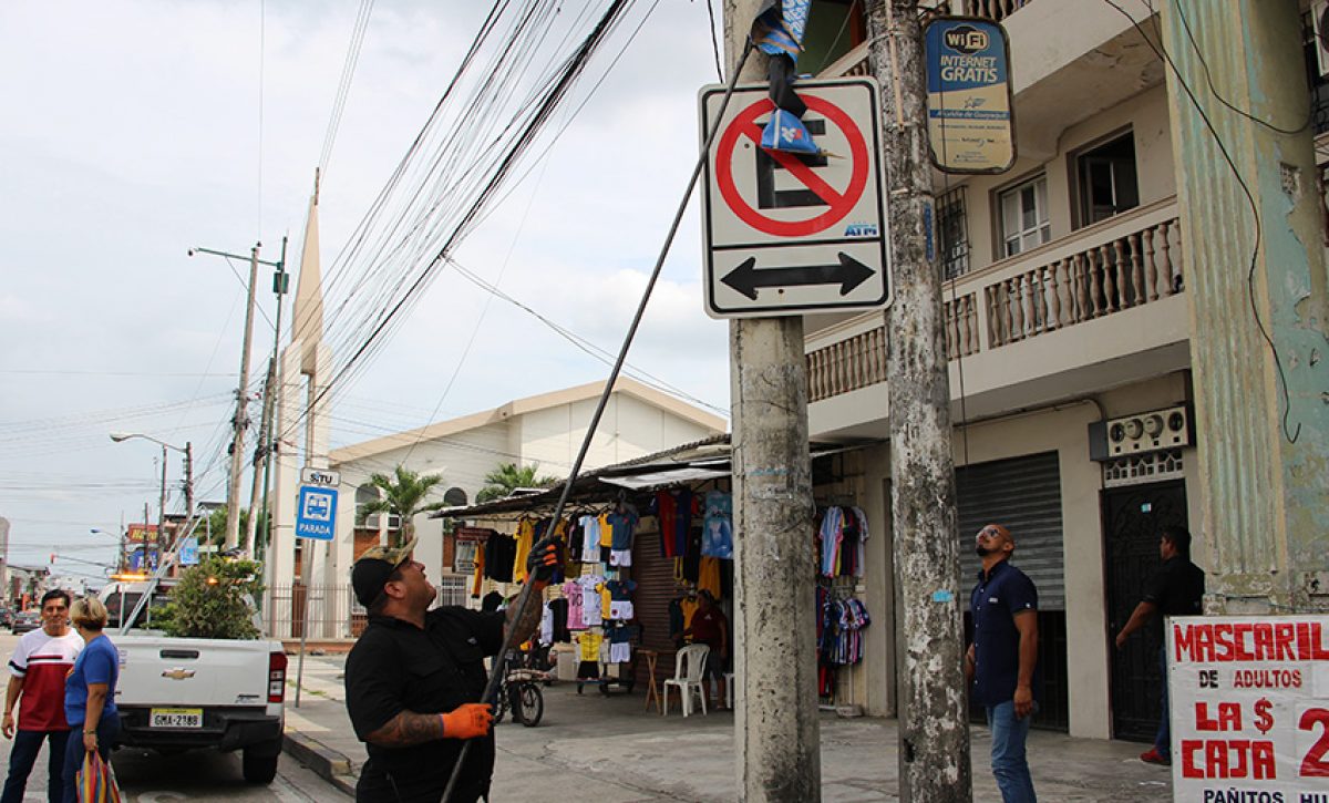 Las sanciones por el no retiro de las pancartas electorales pueden alcanzar hasta 20 Salarios Básicos Unificados .