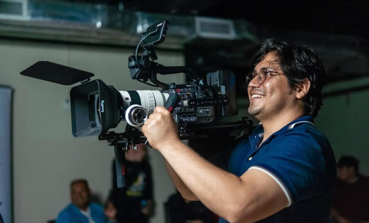 Quién era Víctor Estrada, el docente y cineasta ecuatoriano reconocido por la NASA que murió en Guayaquil.