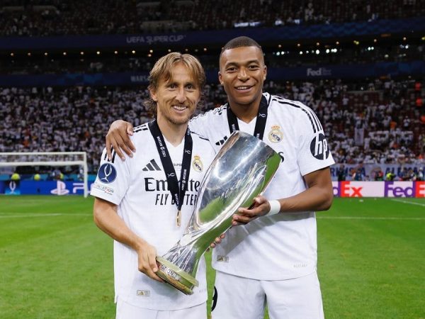 Kylian Mbappé (der) tendrá la camiseta 10, que fue Luka Modric, quien partió hacia el AC MIlan. FOTO: k.mbappe.