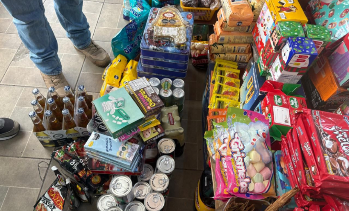 Autoridades retiran alimentos y cosméticos sin registro sanitario en controles en Quito