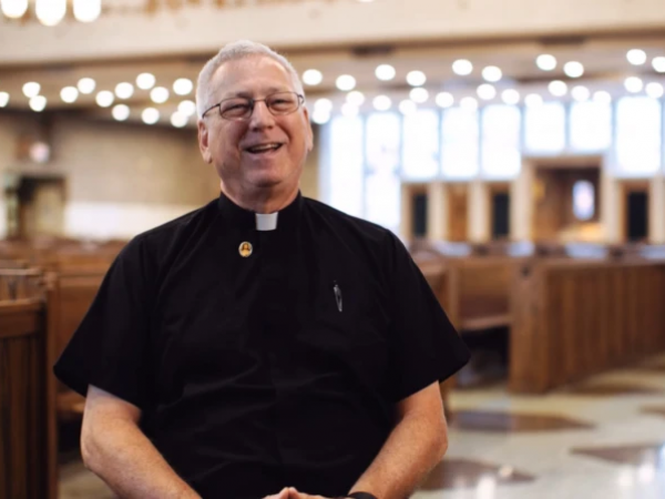 “Mi matrimonio me preparó para esto”: dijo Patrick Bruen quien se convirtió en sacerdote a los 67 años