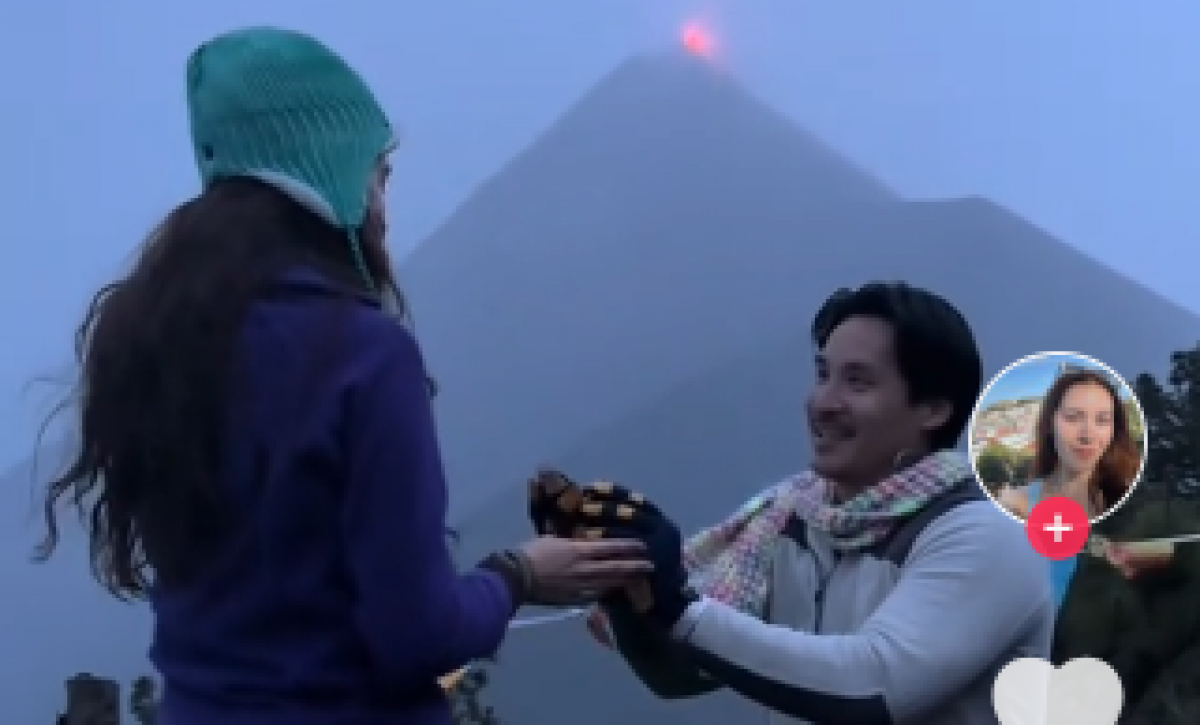 Propuesta épica: así respondió el volcán Acatenango cuando un joven pidió matrimonio