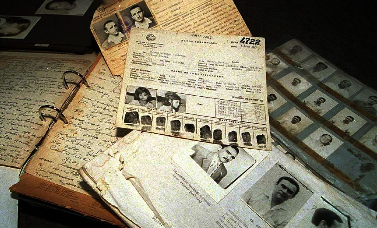 En los años setenta, las dictaduras sudamericanas, mediante la Operación Cóndor, coordinaron una represión transnacional contra opositores, justificándola como lucha contra la subversión y el comunismo.