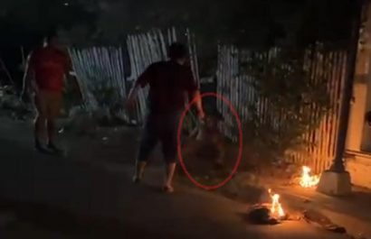 El presunto ladrón fue agredido e incendiado parcialmente por un grupo de personas