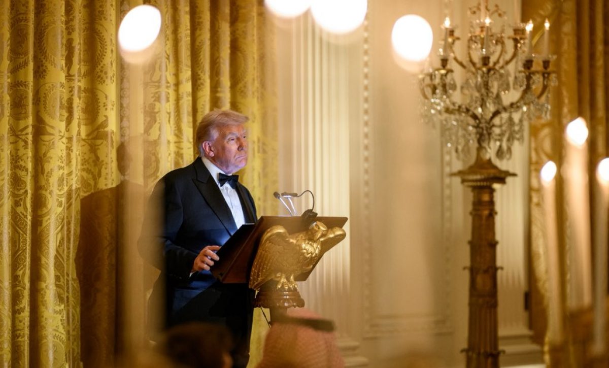 EE.UU. endurece reglas: Gobierno de Trump recortará beneficios fiscales a inmigrantes y revisará remesas.