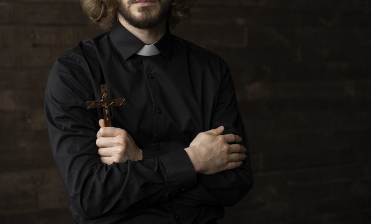 Sacerdote frustra intento de robo en iglesia de Filadelfia.