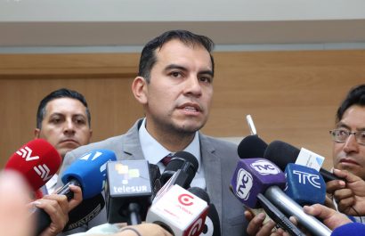 Salario básico unificado 2026: empleadores proponen USD 8 y trabajadores defienden un alza de USD 20.