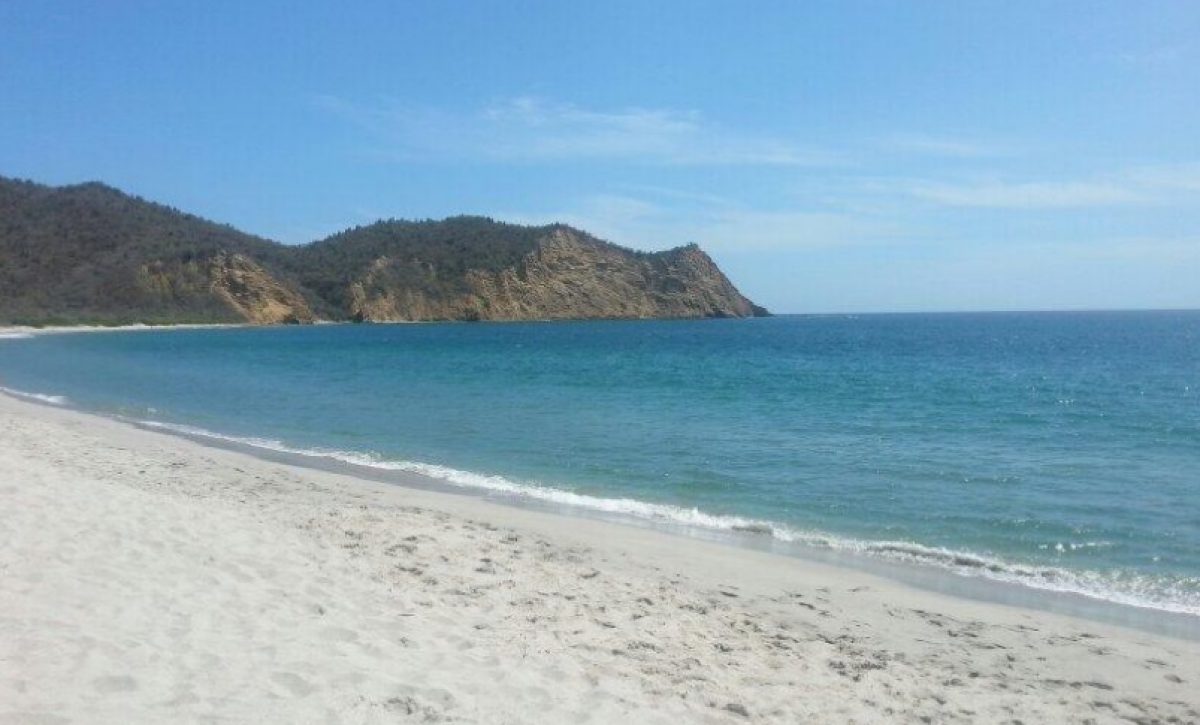La playa Los Frailes, ubicada en el cantón Puerto López, en la provincia de Manabí, es la mejor playa del Pacífico.