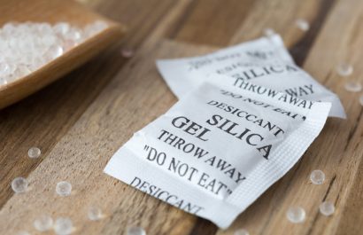 Pequeñas pero útiles: las bolsas de gel de sílice salvan tus productos sin que lo sepas