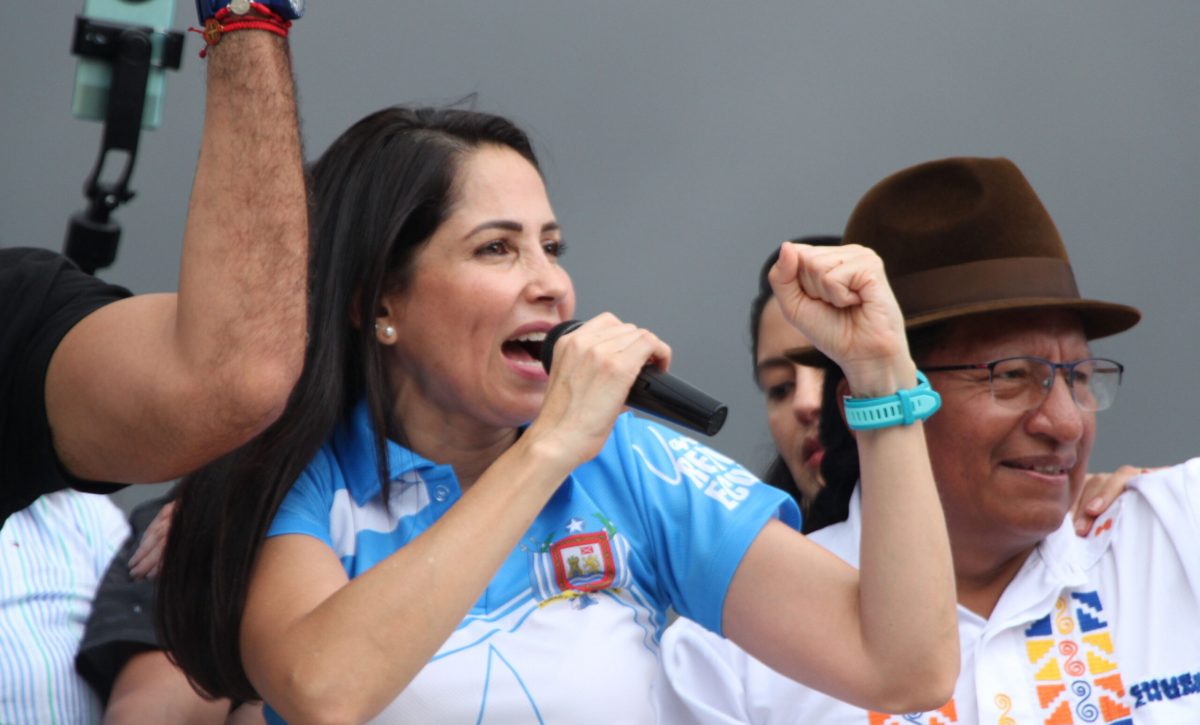 TCE admite denuncia contra Luisa González y convoca audiencia para enero de 2026.