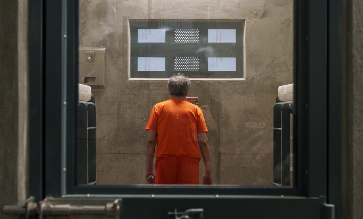 Reclusos peligrosos, incluido Jorge Glas, llegan a la cárcel del Encuentro en Ecuador.