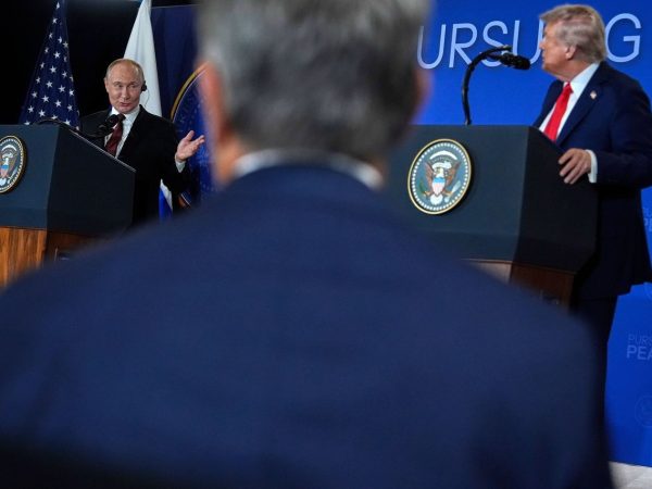 Trump y Putin dejan Alaska sin acuerdo sobre Ucrania, pero con promesa de otra reunión