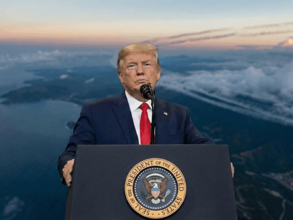 Trump ordena cierre total del espacio aéreo de Venezuela y sube la tensión con Maduro.