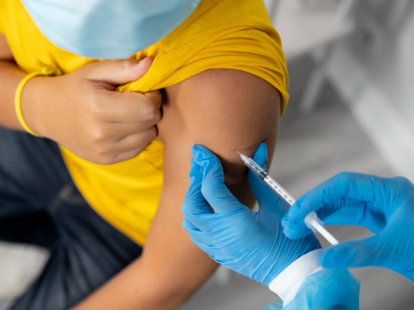 Vacunación influenza Ecuador 2025-2026 inicia con 4,5 millones de dosis en todo el país.