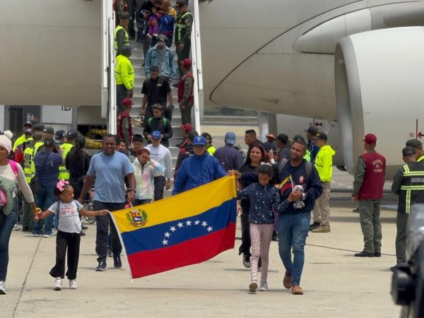 Seis menores entre los 194 migrantes retornados a Venezuela desde EE. UU., confirma Ministerio del Interior
