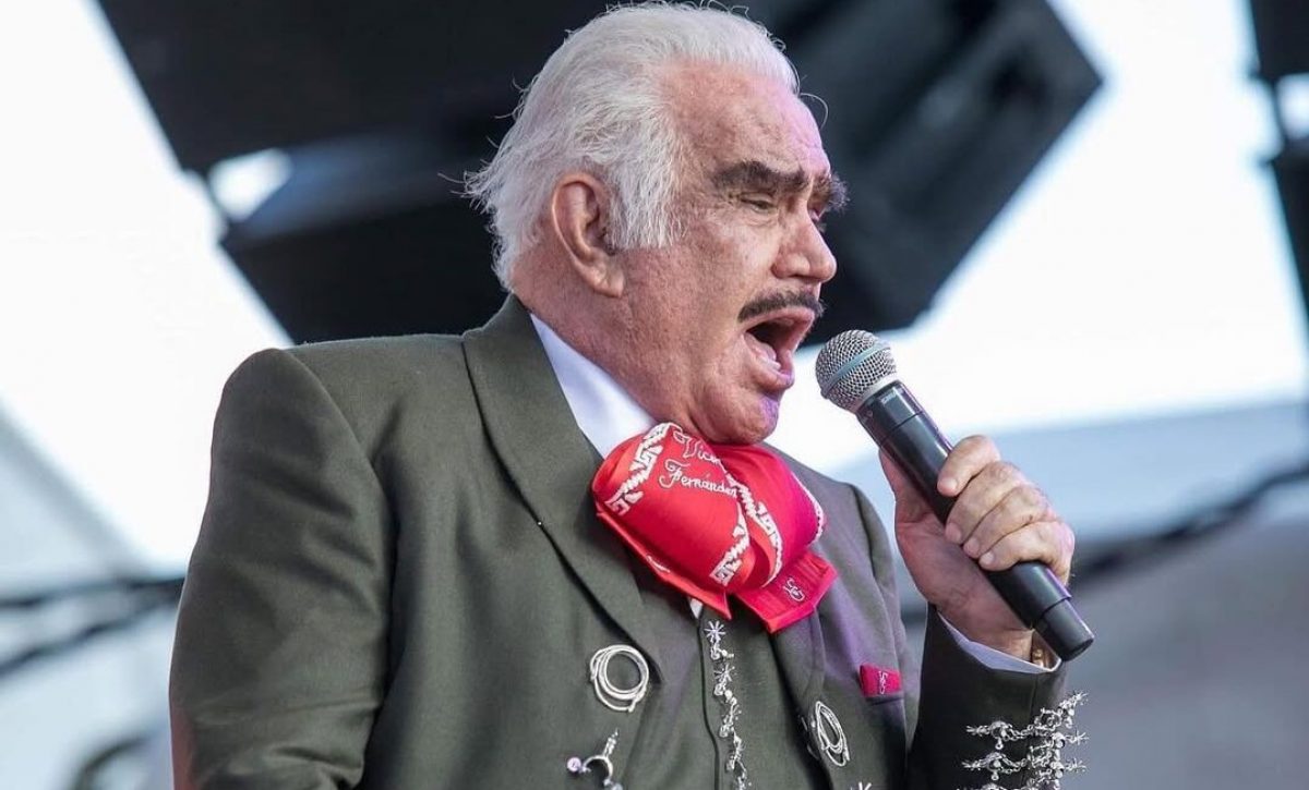 Vicente Fernández revive con álbum póstumo “Tributo al rey, con banda”.