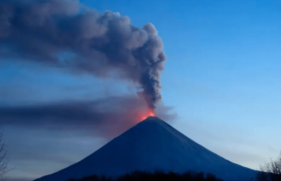 Rusia: Poderoso volcán hace erupción en medio de terremoto masivo