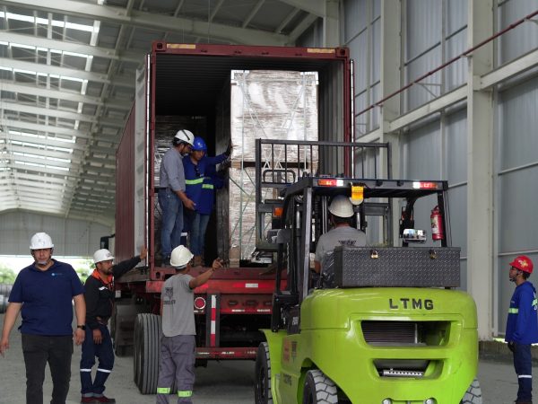 Novacero y Grupo RQ lideran la revolución solar en Ecuador con megaplanta solar en Guayaquil.