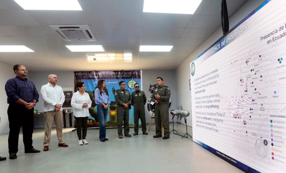 ¿Cuál es la diferencia entre las bases militares extranjeras y acuerdos de cooperación internacional para la seguridad en Ecuador (Presidencia)