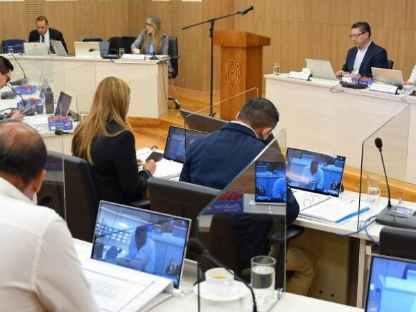 ¿Qué es la “tercera placa” y cómo cambiará el tránsito en Quito