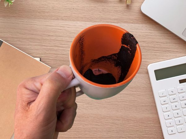 ¿Tu taza del trabajo es un nido de bacterias?